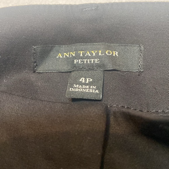 ANN TAYLOR Petite Size 4P Black Shorts - Picture 2 of 10